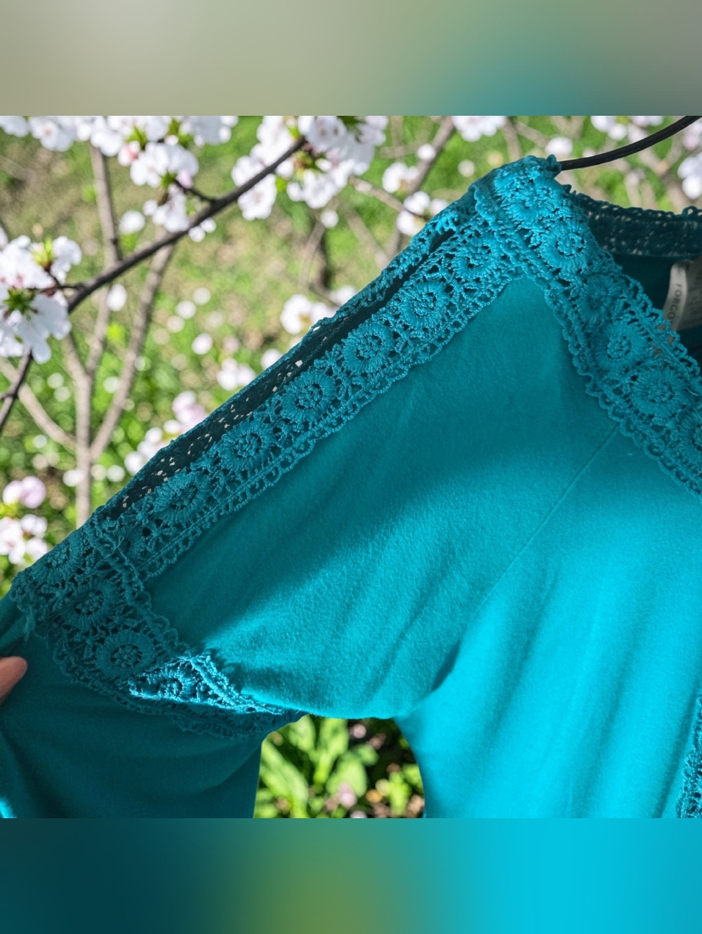 Women’s Turquoise Cold-Shoulder Lace Trim Top Size XL - Picture 3 of 4